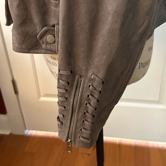 Women’s Faux Suede Moto Style Fringe Jacket - Picture 4 of 13